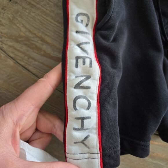 Givenchy boys logo shorts size 4 - Picture 3 of 8